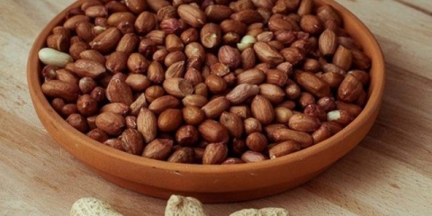 Kako pržiti kikiriki u tiganju u ljusci, u rerni, u mikrotalasnoj